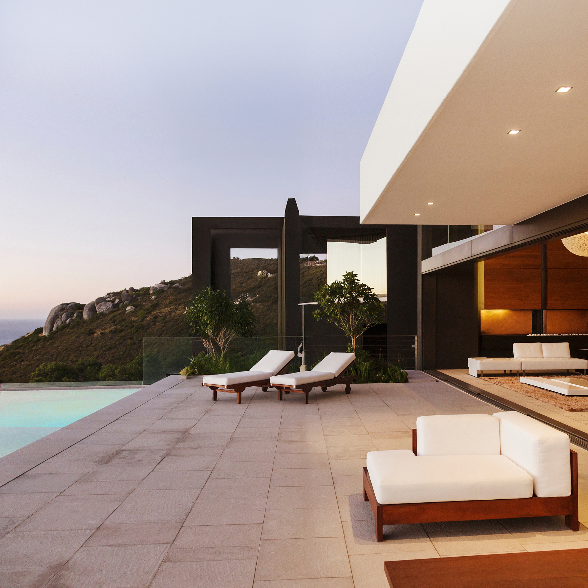 Integra Custom Integration outdoor patio at spacious modern home 2000x2000