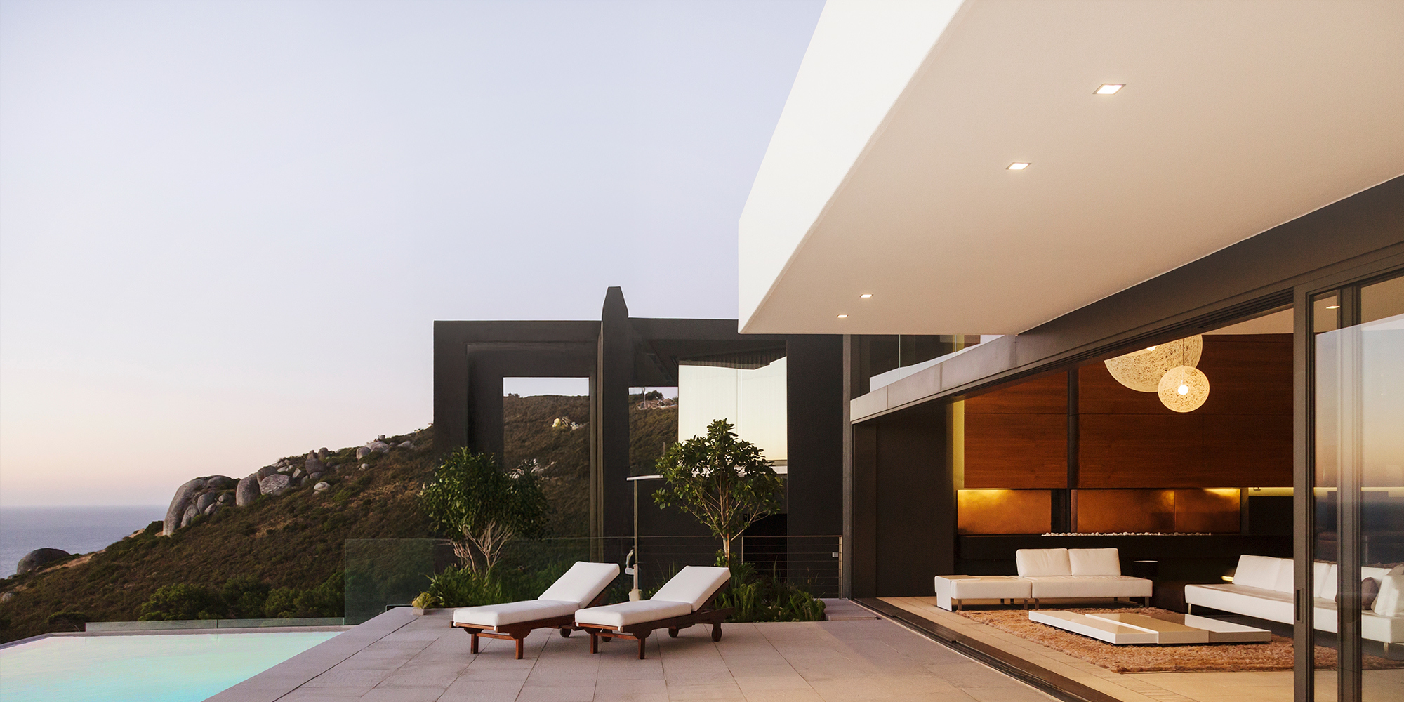 Integra Custom Integration outdoor patio at spacious modern home 2000x1000